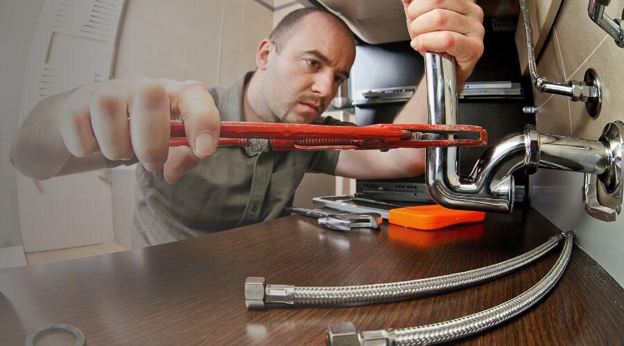 Expert burst pipe repair services in Urich, MO